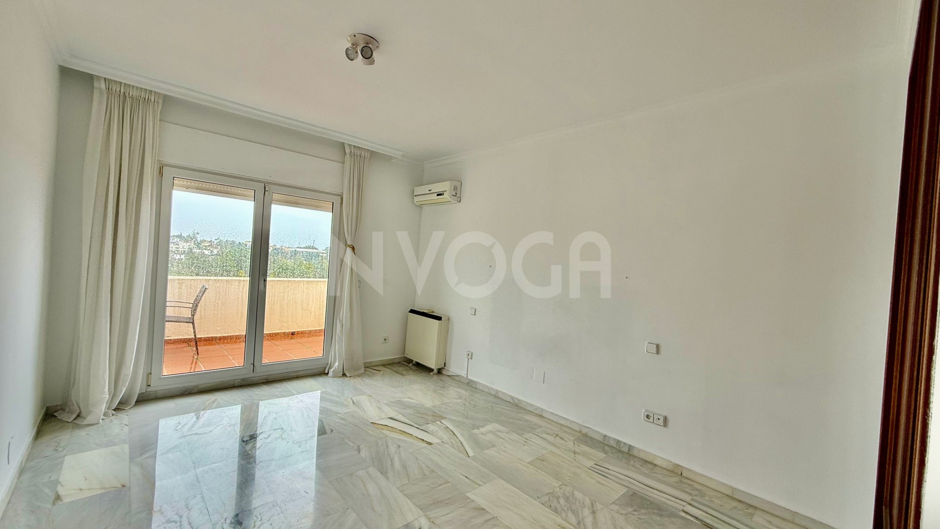 Spectacular Villa with private pool in Benahavis, READY TO COME IN!