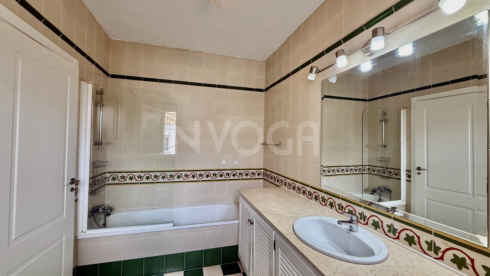 Spectacular Villa with private pool in Benahavis, READY TO COME IN!