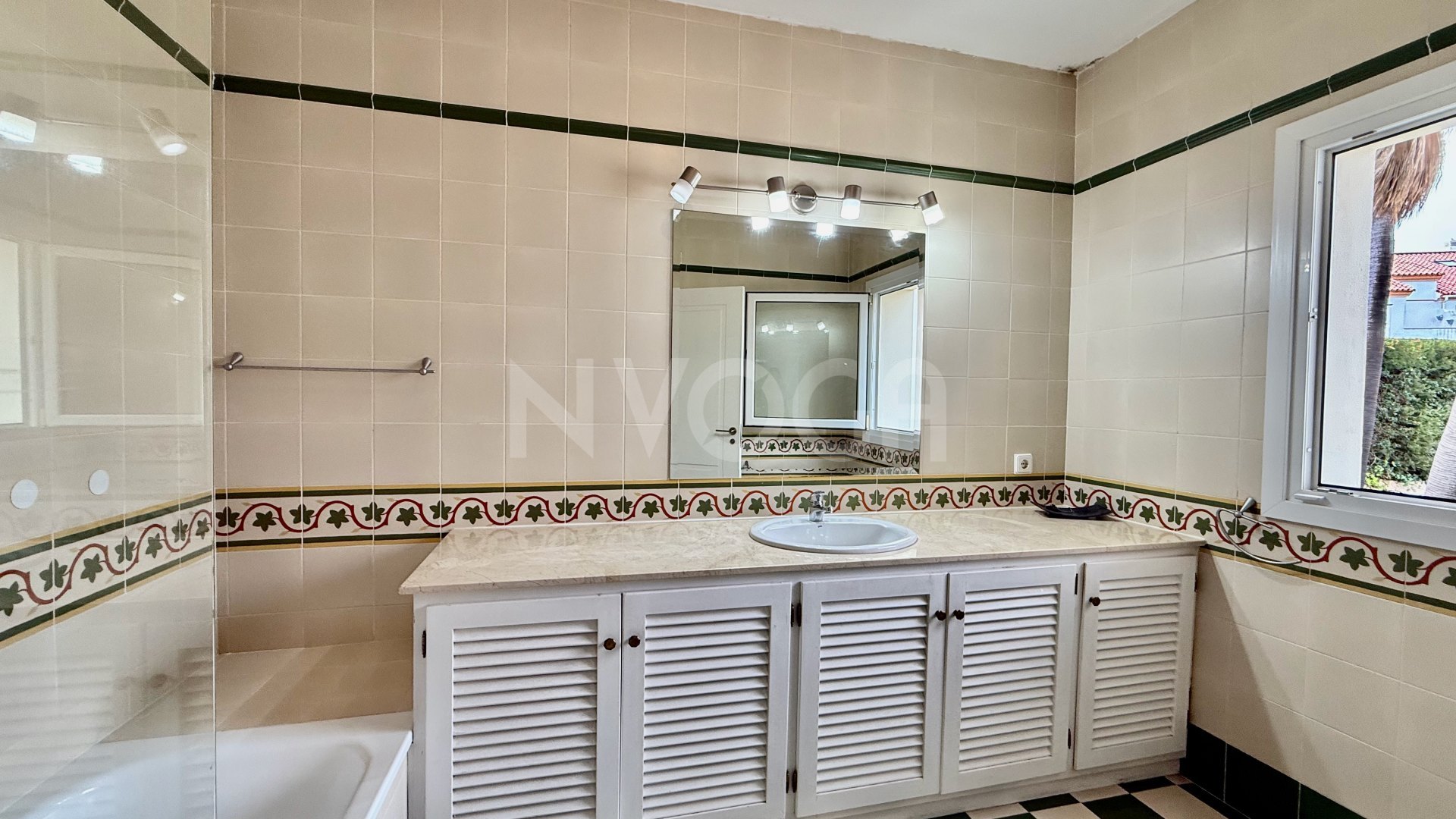 Spectacular Villa with private pool in Benahavis, READY TO COME IN!