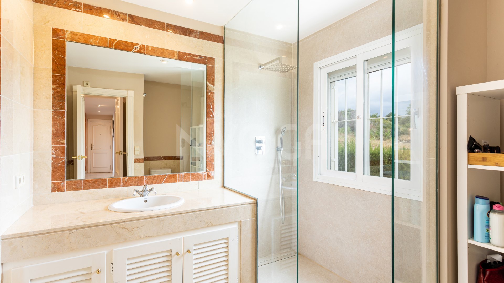 Apartamento en primera línea de golf con vistas panorámicas al mar y montaña (orientación sureste)