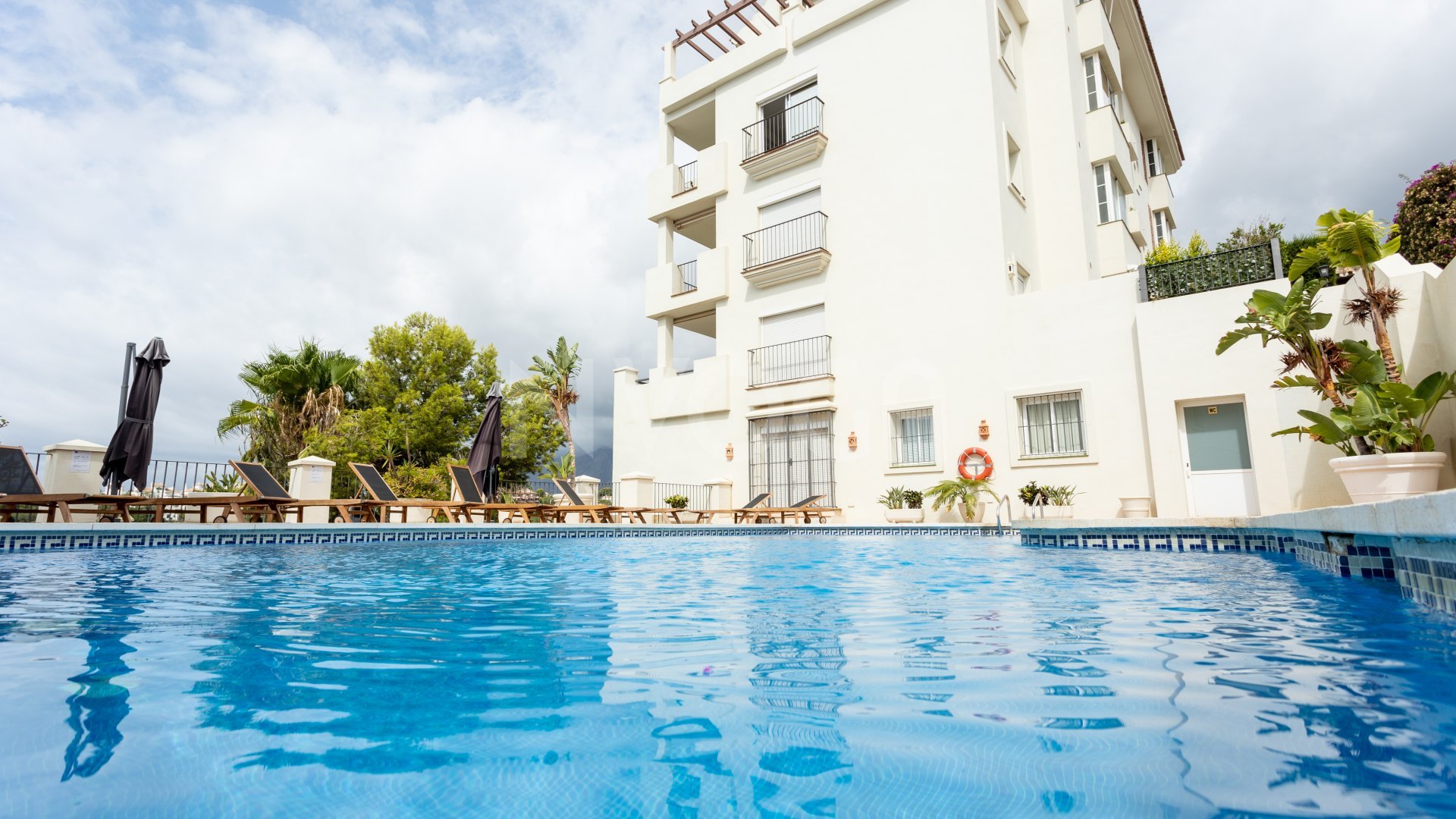 Apartamento en primera línea de golf con vistas panorámicas al mar y montaña (orientación sureste)