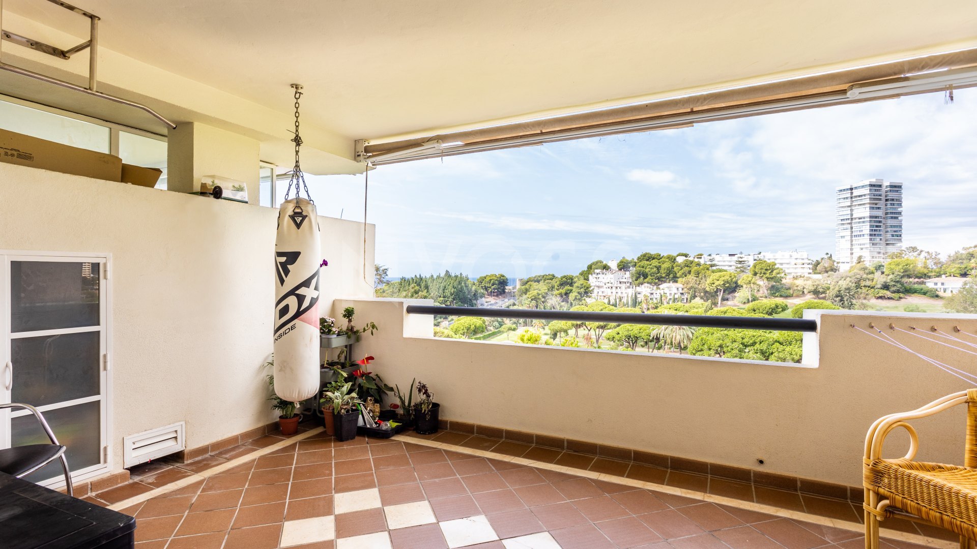 Apartamento en primera línea de golf con vistas panorámicas al mar y montaña (orientación sureste)
