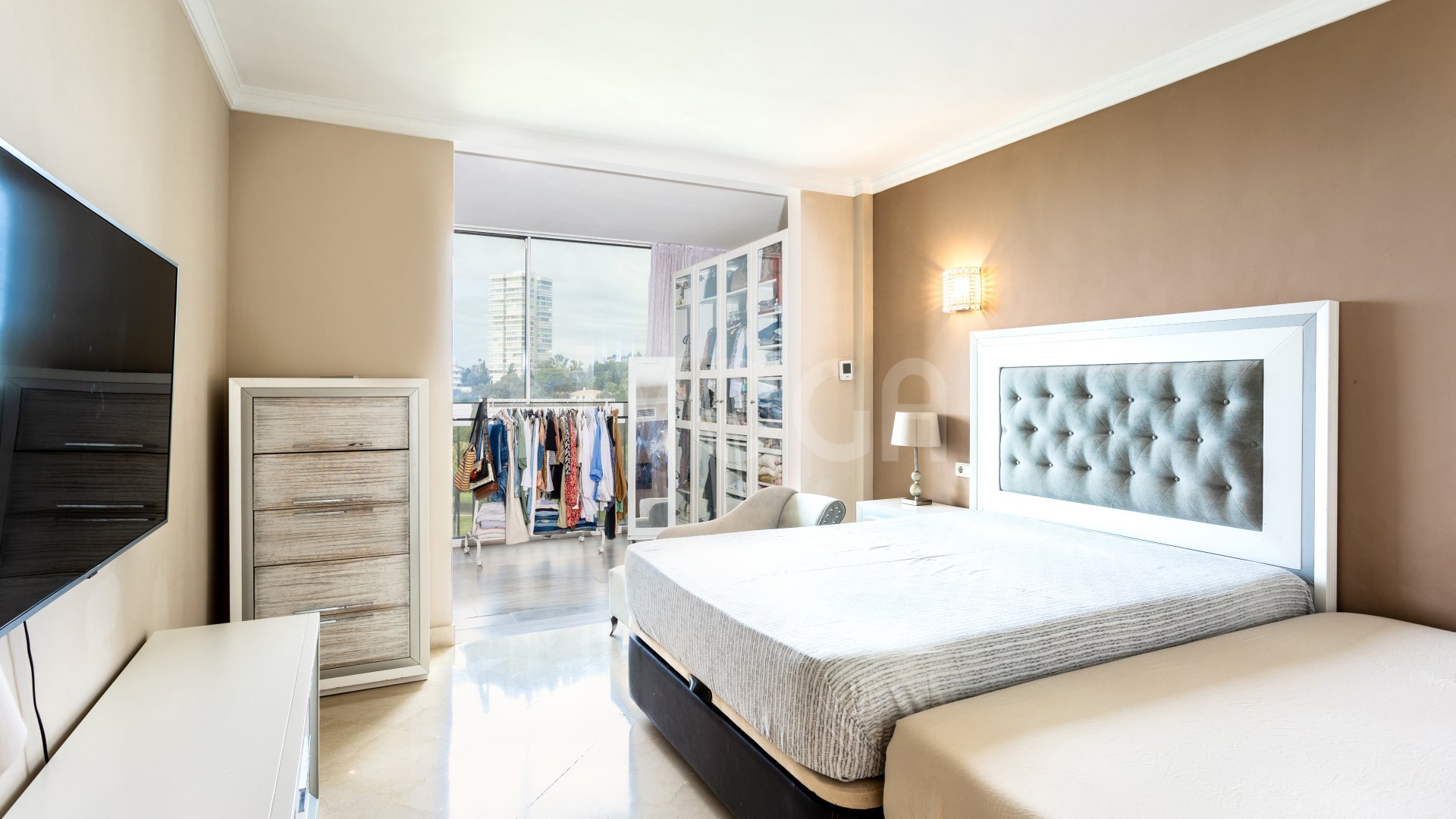 Apartamento en primera línea de golf con vistas panorámicas al mar y montaña (orientación sureste)