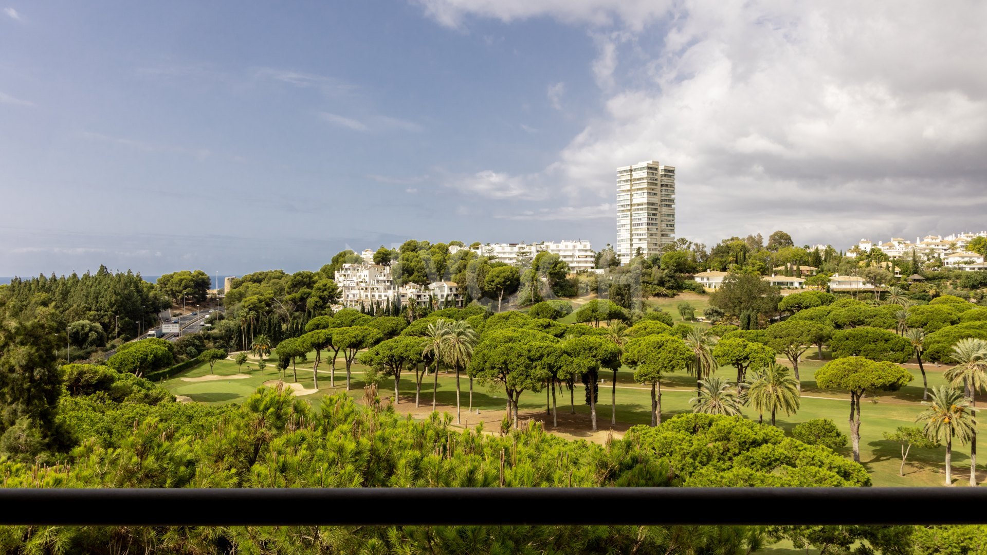 Apartamento en primera línea de golf con vistas panorámicas al mar y montaña (orientación sureste)