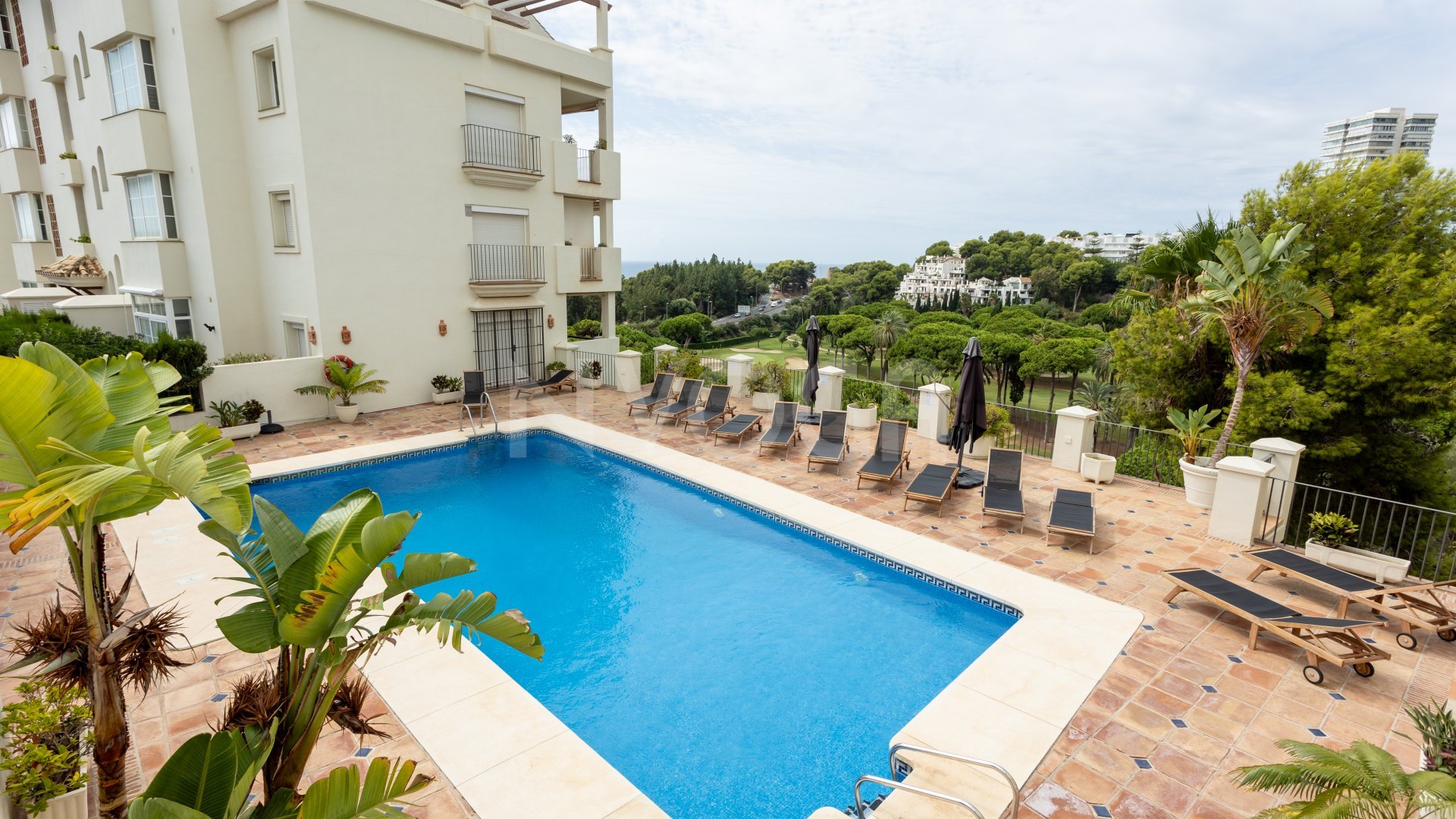 Apartamento en primera línea de golf con vistas panorámicas al mar y montaña (orientación sureste)