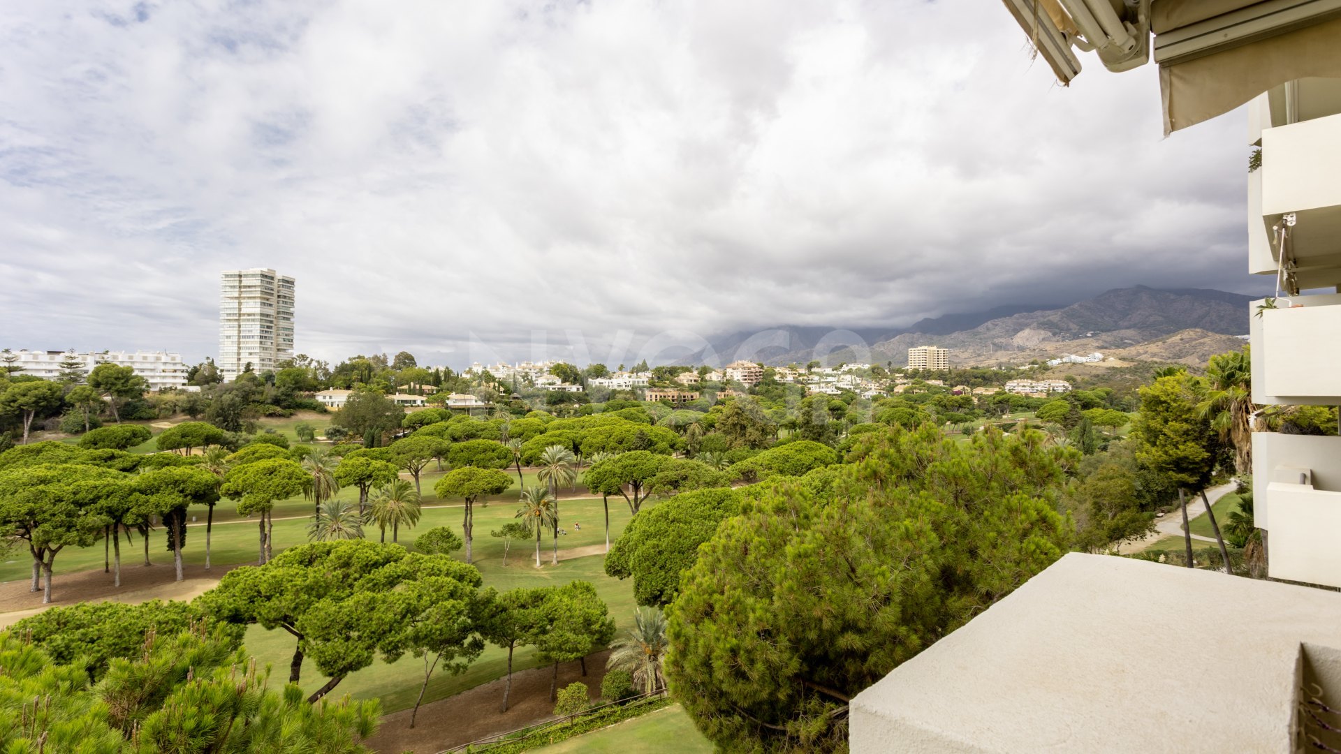 Apartamento en primera línea de golf con vistas panorámicas al mar y montaña (orientación sureste)