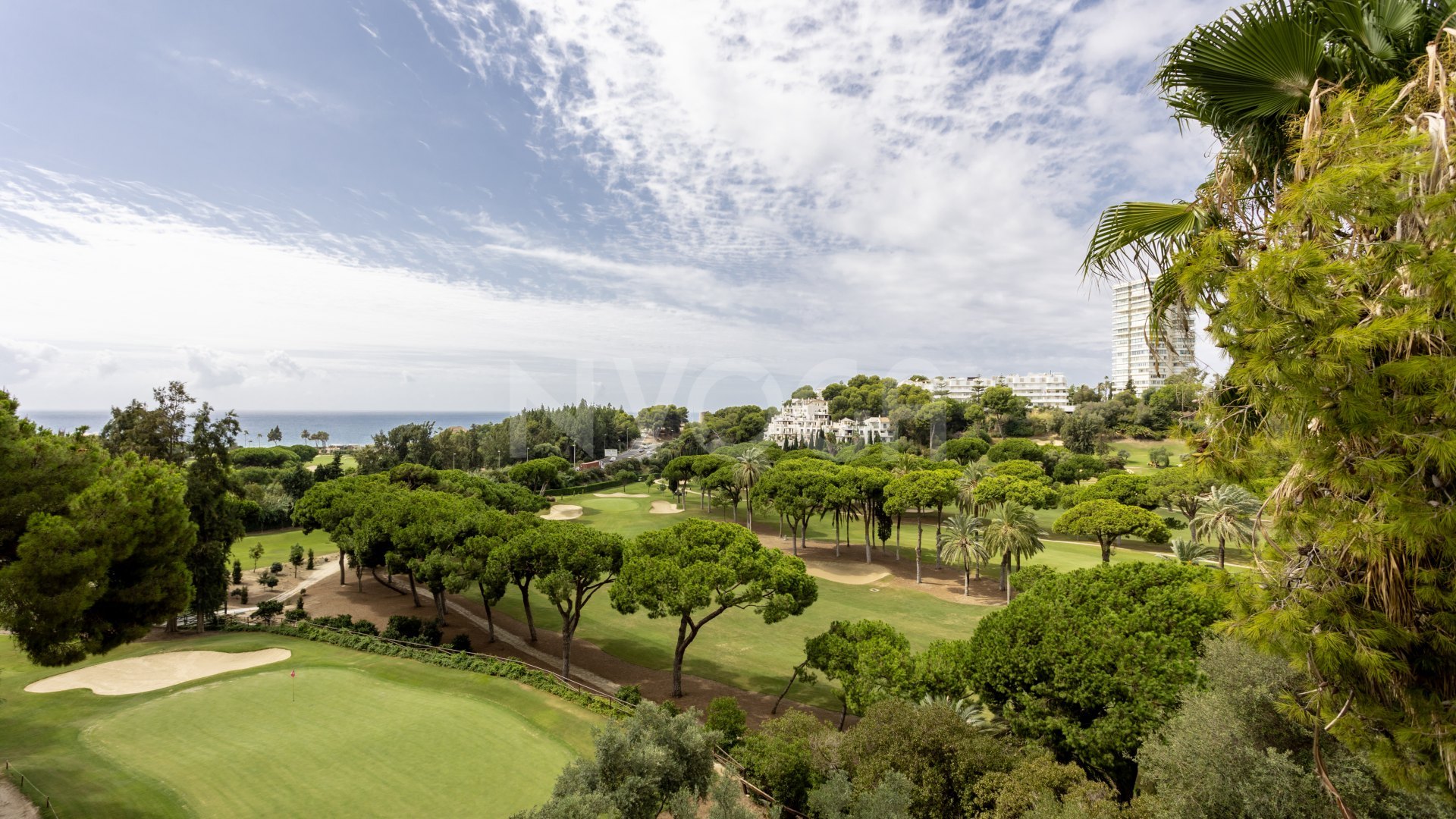 Apartamento en primera línea de golf con vistas panorámicas al mar y montaña (orientación sureste)