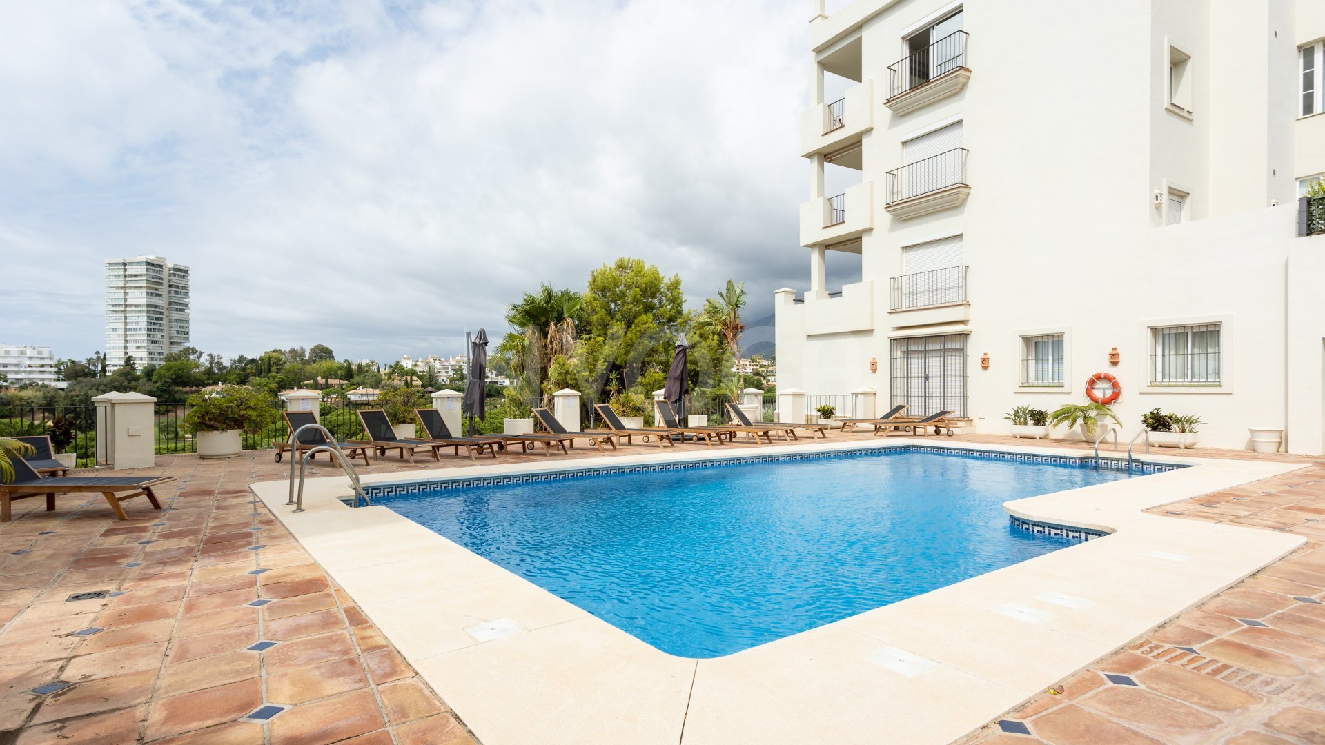 Apartamento en primera línea de golf con vistas panorámicas al mar y montaña (orientación sureste)