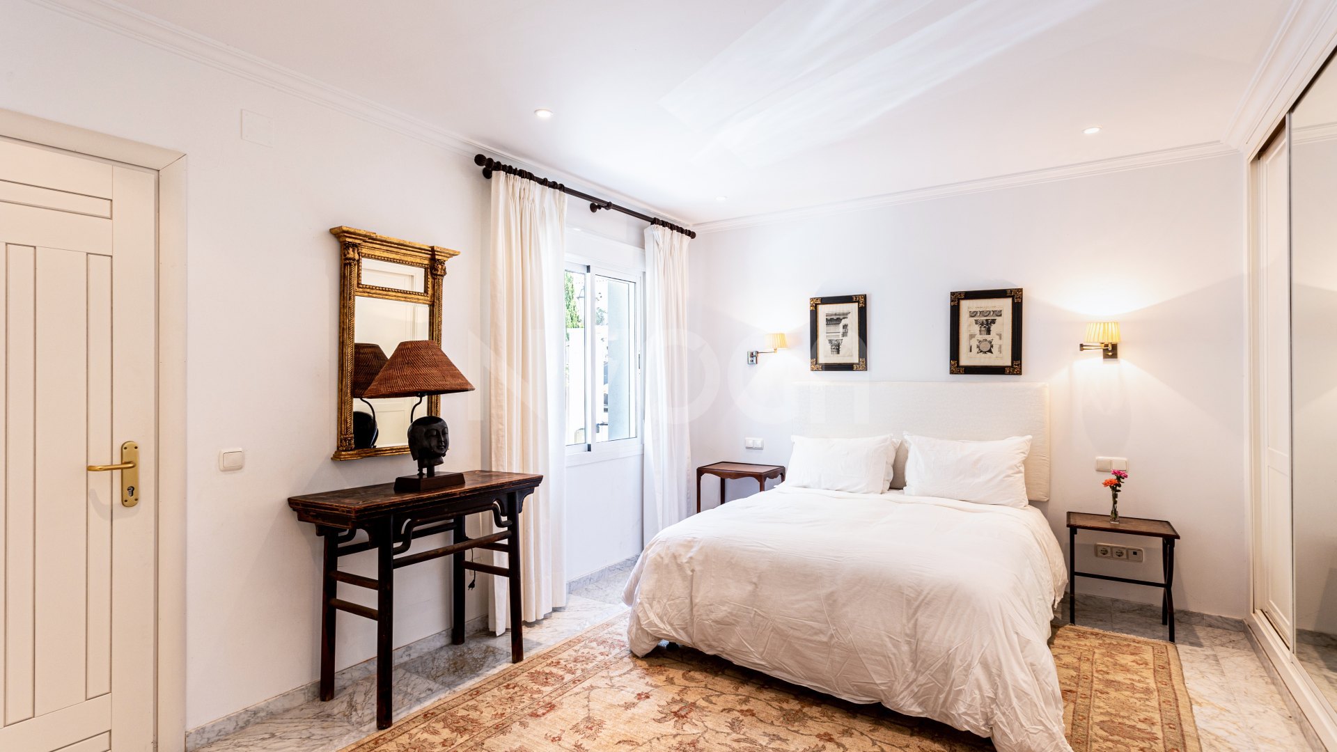 Luxury 5-bedroom villa in Los Monteros beach (Marbella) – steps from the sea with private pool