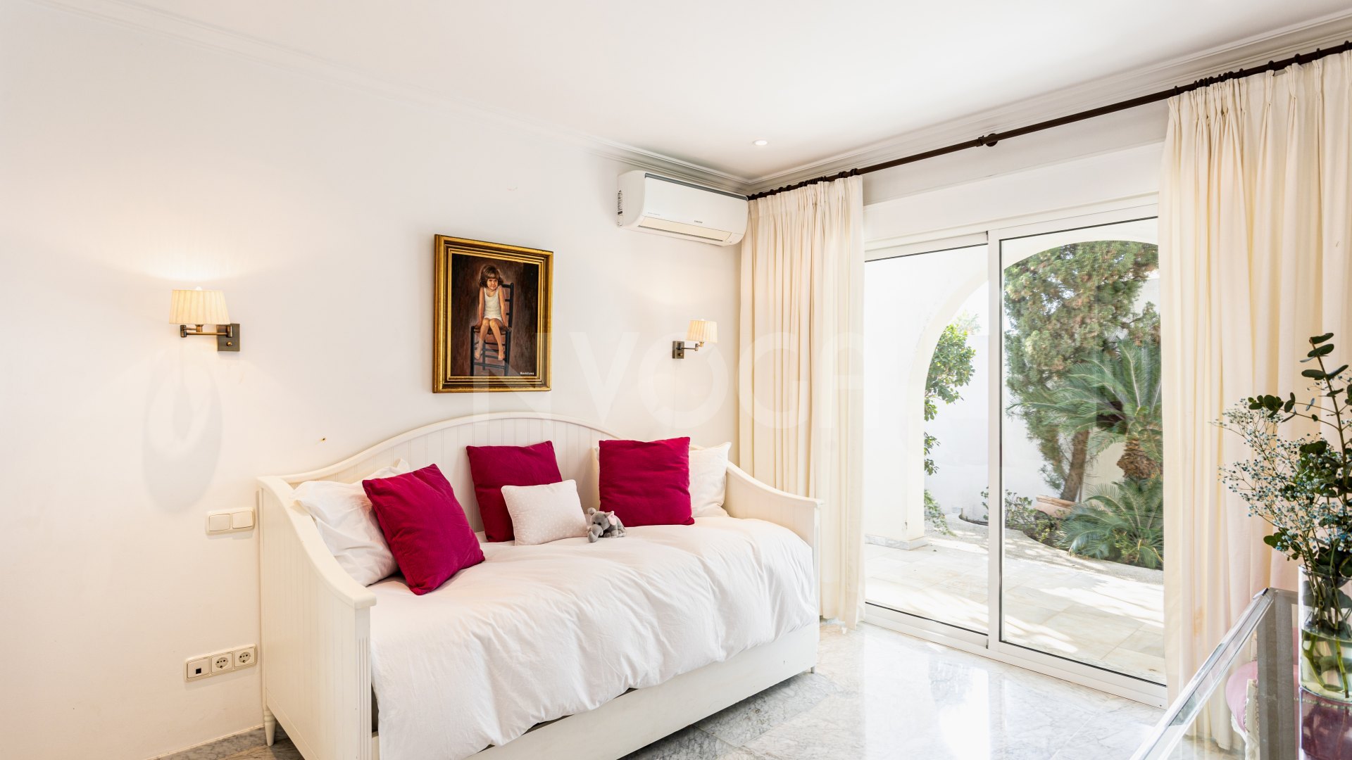 Luxury 5-bedroom villa in Los Monteros beach (Marbella) – steps from the sea with private pool