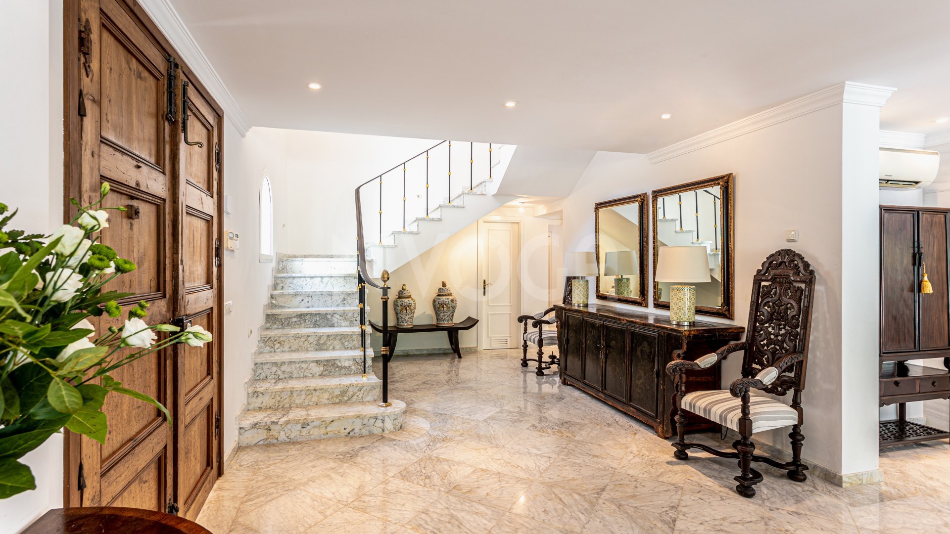 Luxury 5-bedroom villa in Los Monteros beach (Marbella) – steps from the sea with private pool