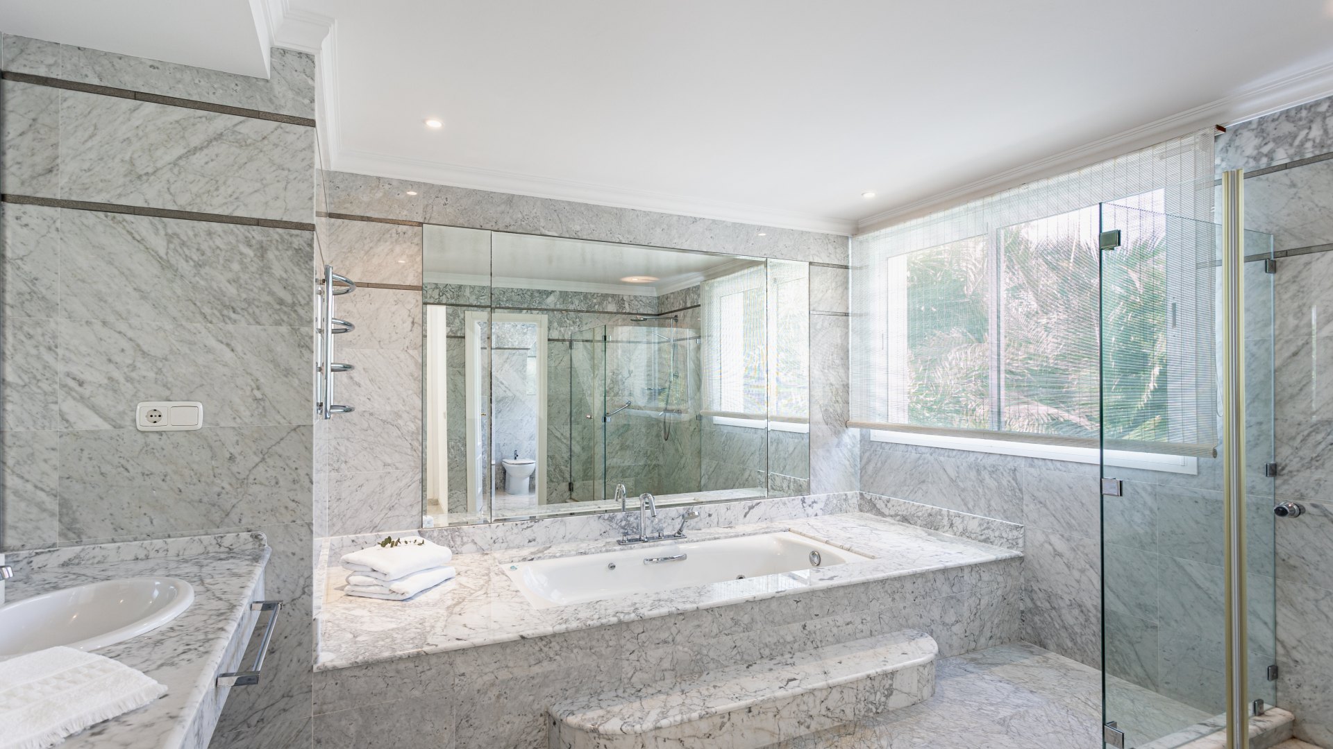 Luxury 5-bedroom villa in Los Monteros beach (Marbella) – steps from the sea with private pool