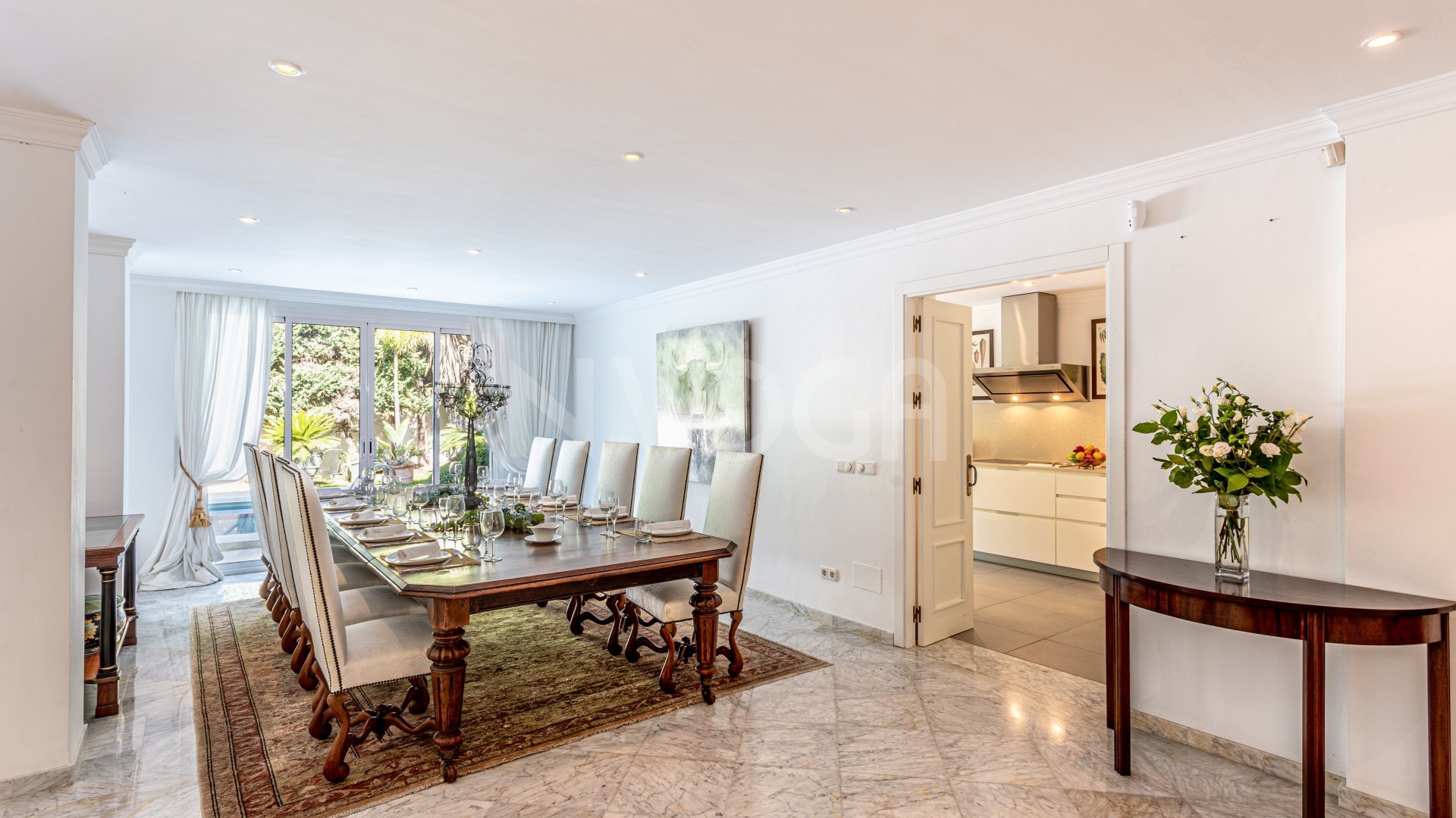 Luxury 5-bedroom villa in Los Monteros beach (Marbella) – steps from the sea with private pool