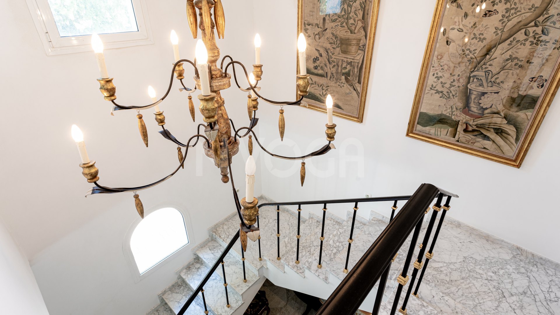 Luxury 5-bedroom villa in Los Monteros beach (Marbella) – steps from the sea with private pool