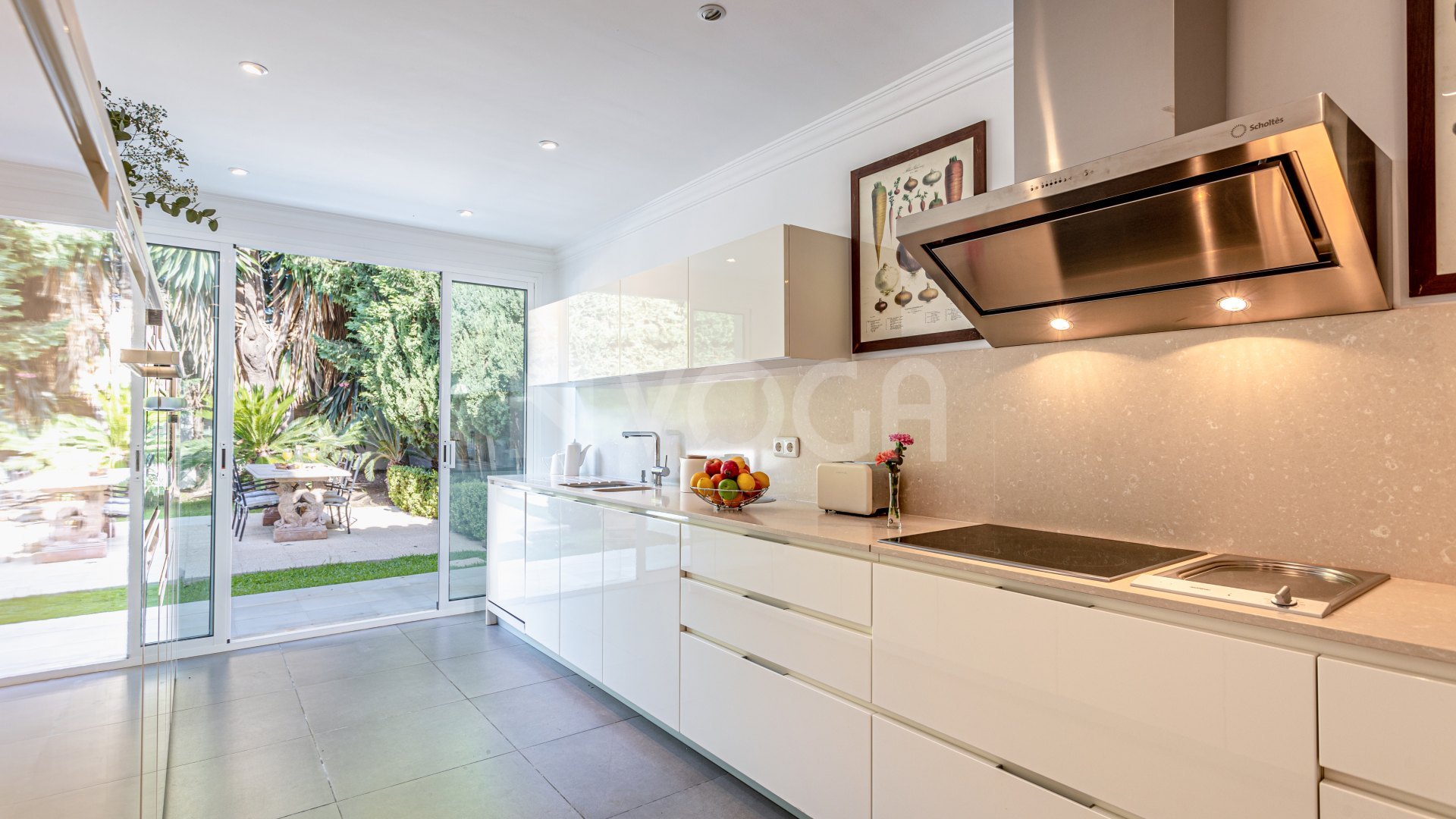 Luxury 5-bedroom villa in Los Monteros beach (Marbella) – steps from the sea with private pool