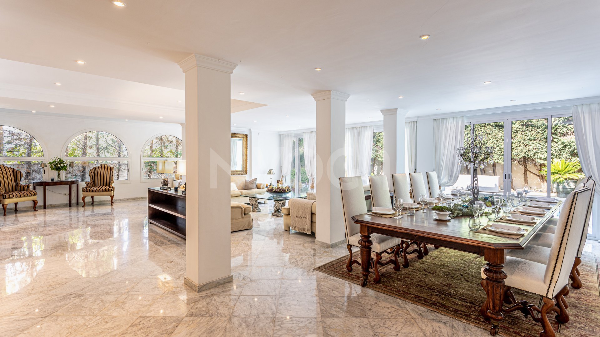 Luxury 5-bedroom villa in Los Monteros beach (Marbella) – steps from the sea with private pool