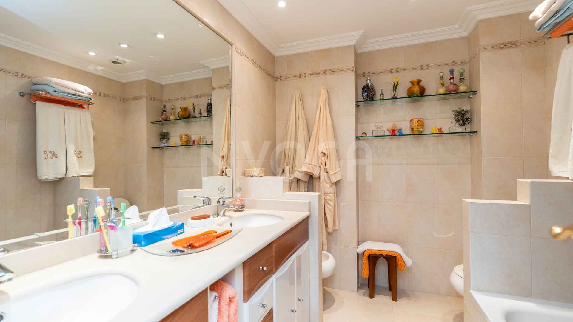 Exclusive Frontline Beach Apartment in Marbella – Overlooking the Marina