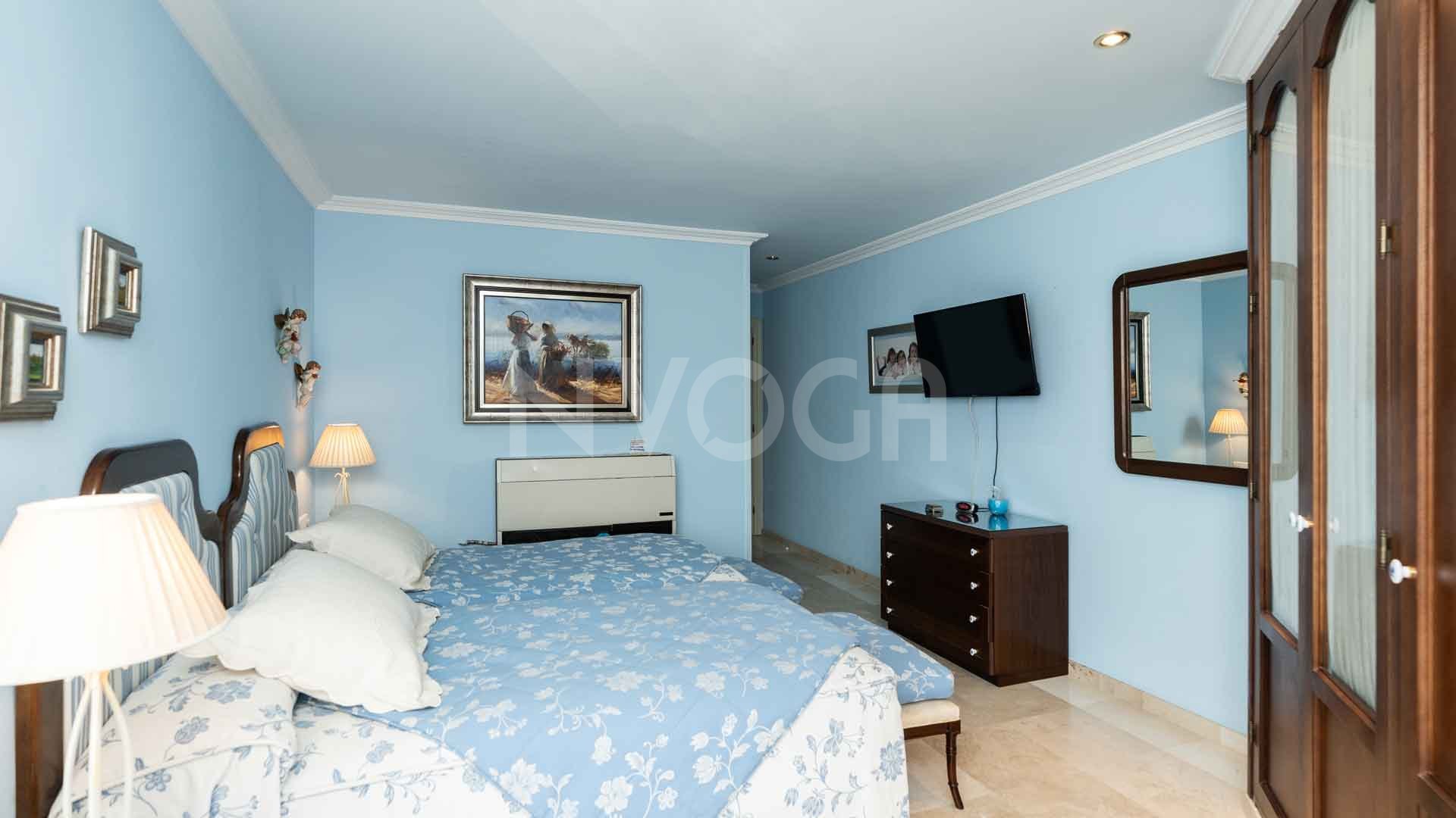 Exclusive Frontline Beach Apartment in Marbella – Overlooking the Marina
