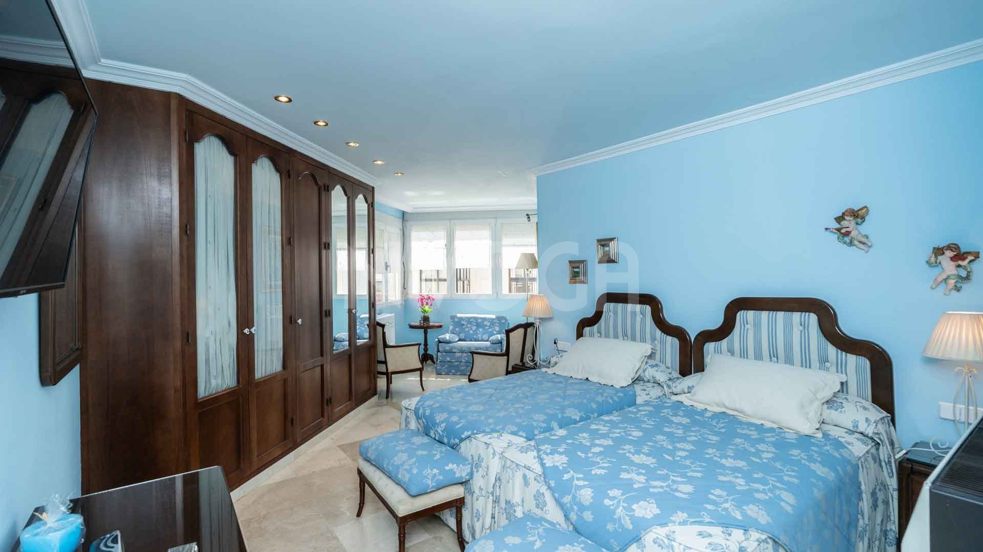 Exclusive Frontline Beach Apartment in Marbella – Overlooking the Marina