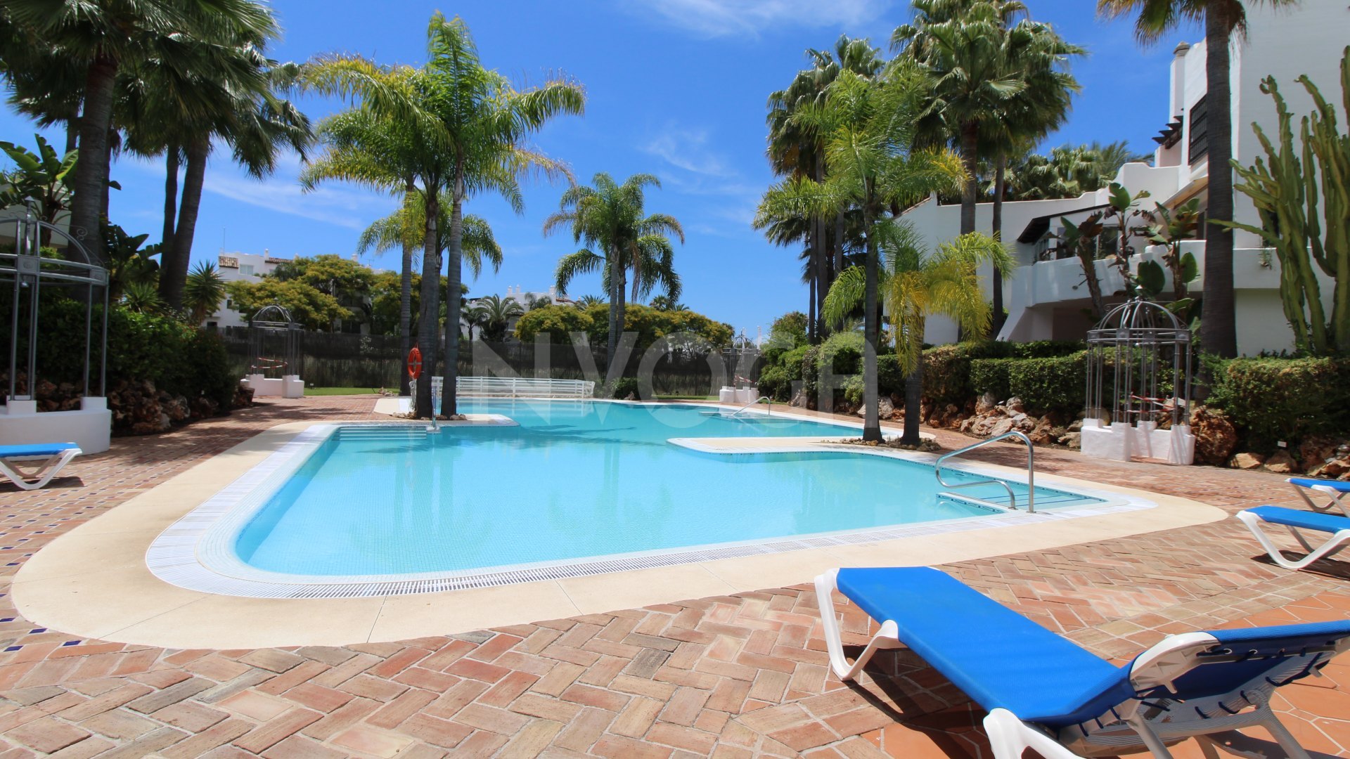 Apartamento de 2 dormitorios en alquiler en Jardines del Aldaba, Puerto Banús