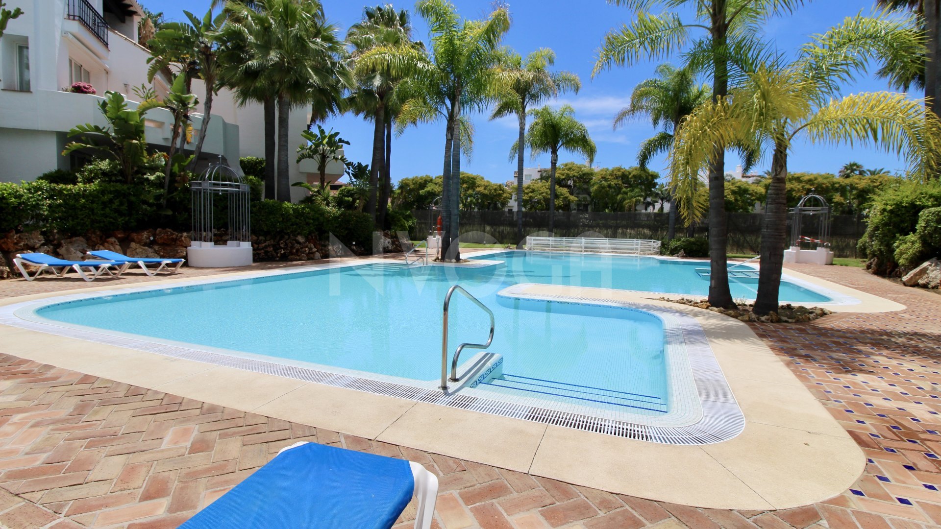 Apartamento de 2 dormitorios en alquiler en Jardines del Aldaba, Puerto Banús