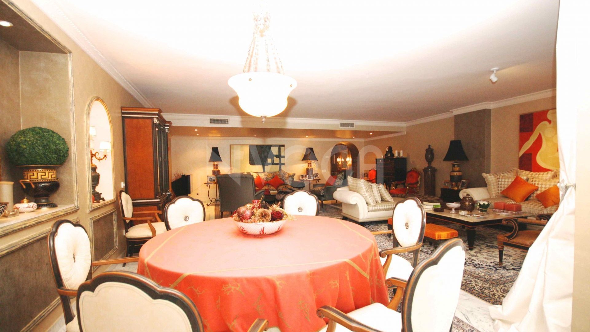 Excelente y espacioso apartamento de 3 dormitorios en Playas del Duque