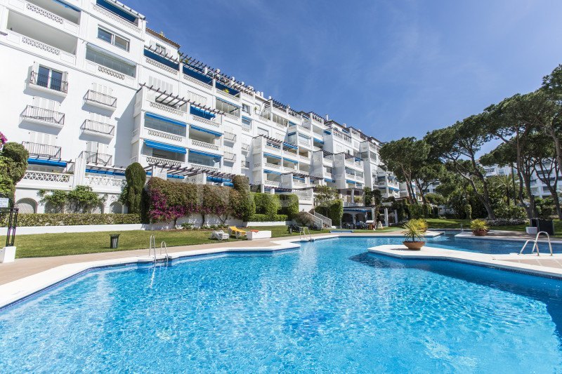Excelente y espacioso apartamento de 3 dormitorios en Playas del Duque