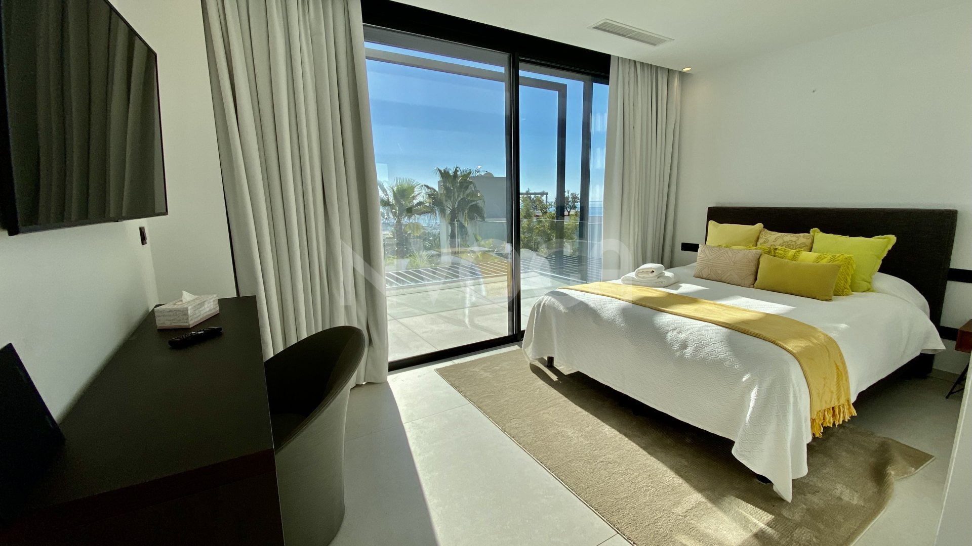 Ipmoresionante villa Moderna entre Marbella y Estepona