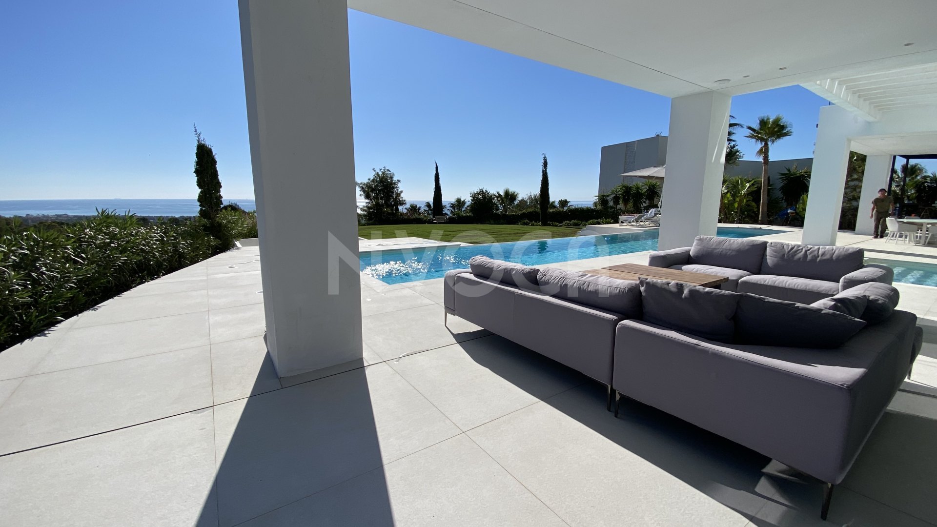 Ipmoresionante villa Moderna entre Marbella y Estepona