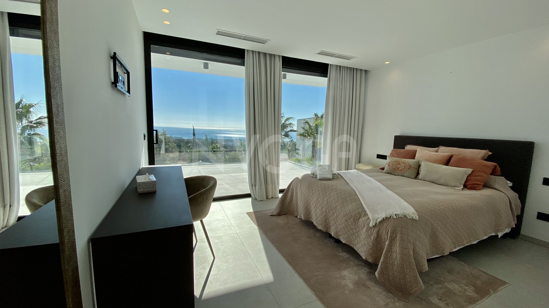 Ipmoresionante villa Moderna entre Marbella y Estepona