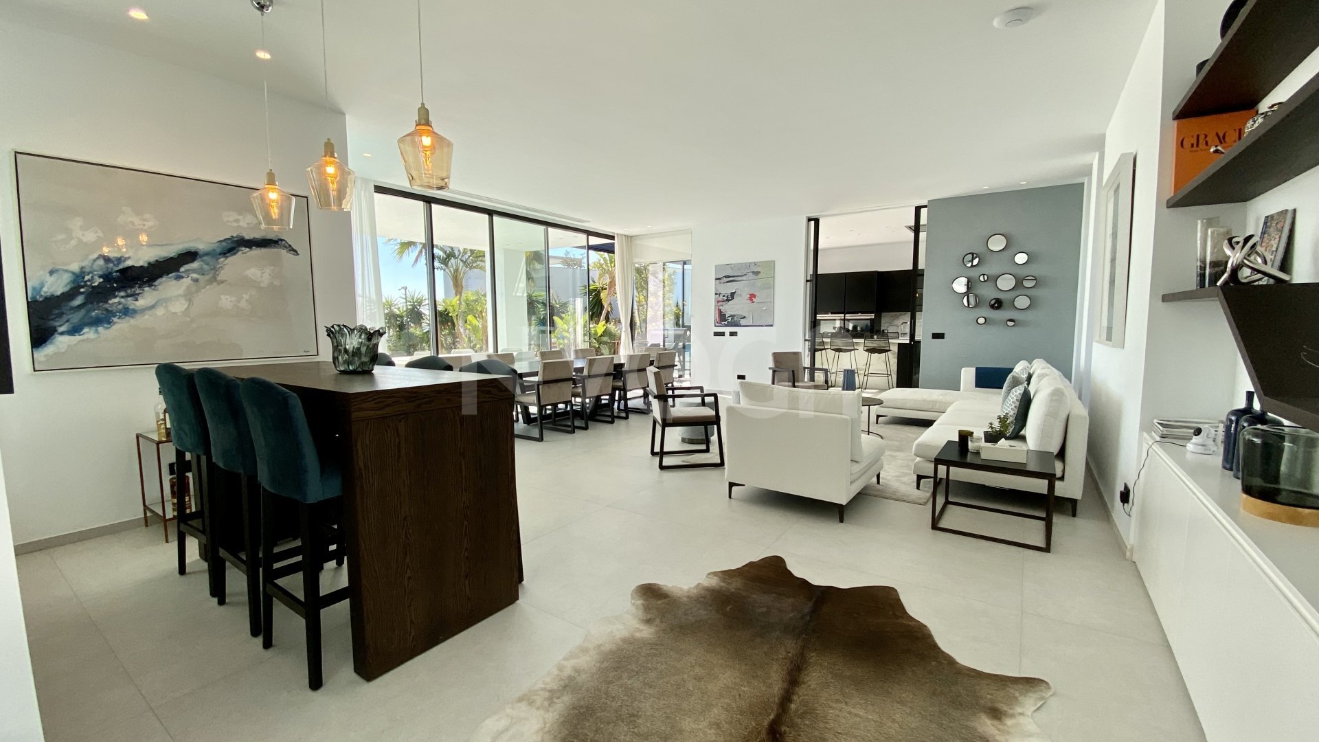 Ipmoresionante villa Moderna entre Marbella y Estepona