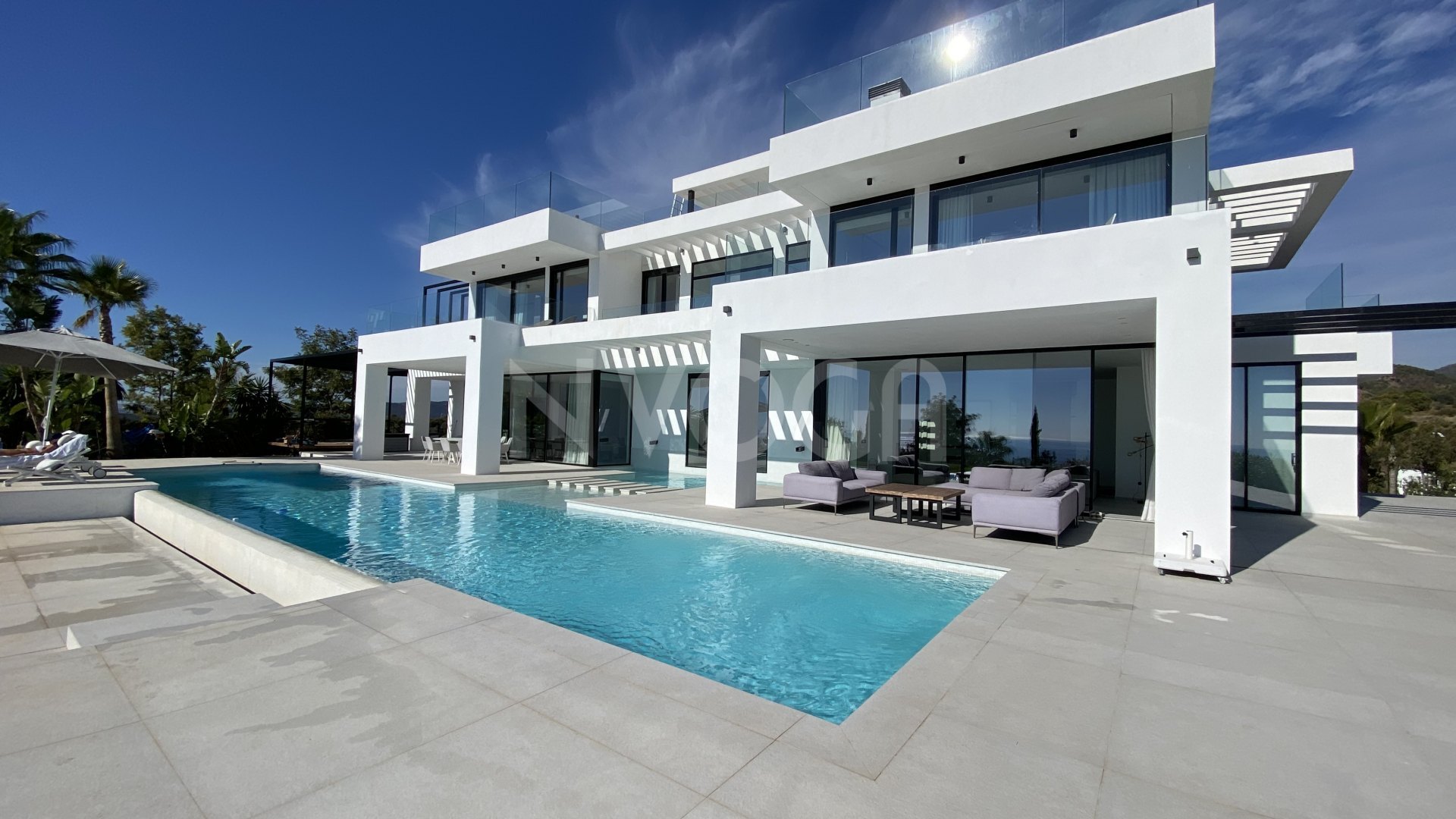 Ipmoresionante villa Moderna entre Marbella y Estepona