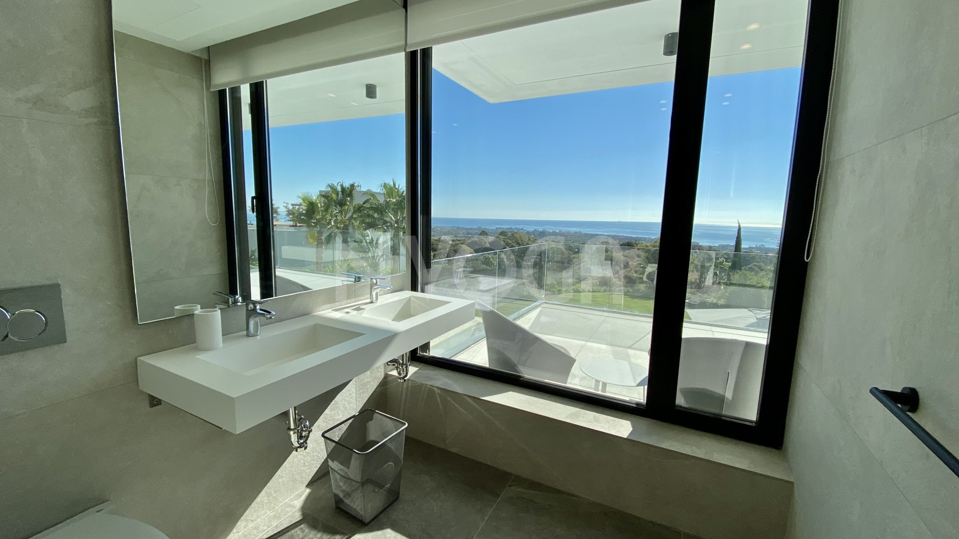 Ipmoresionante villa Moderna entre Marbella y Estepona