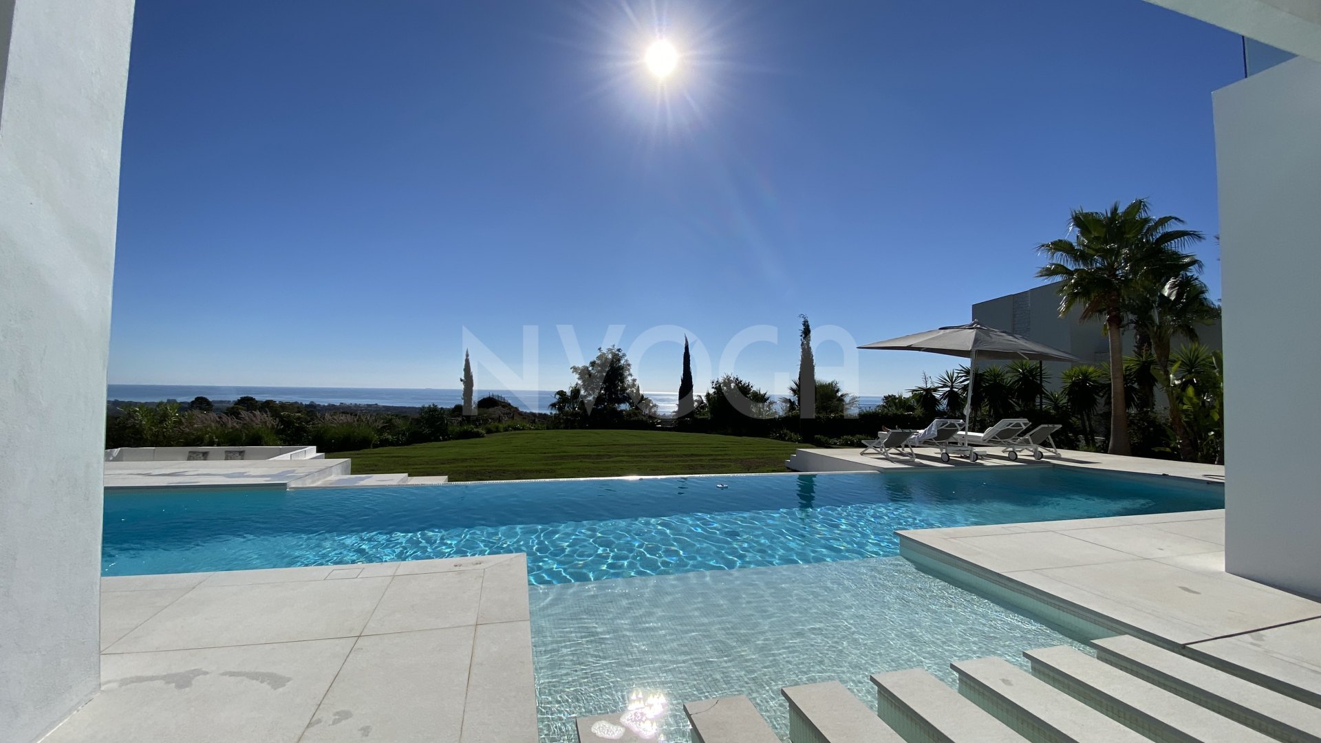 Ipmoresionante villa Moderna entre Marbella y Estepona
