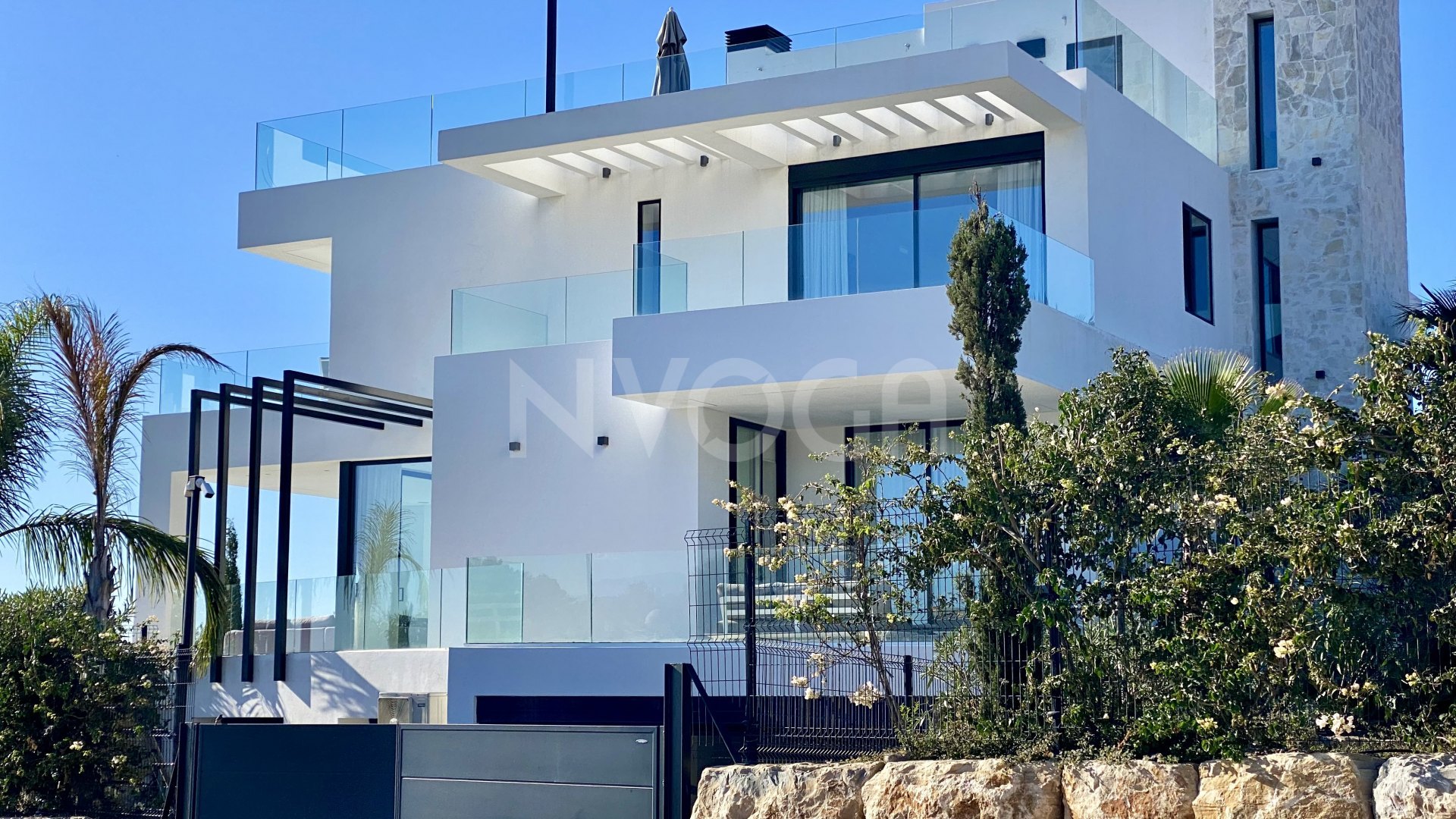 Ipmoresionante villa Moderna entre Marbella y Estepona