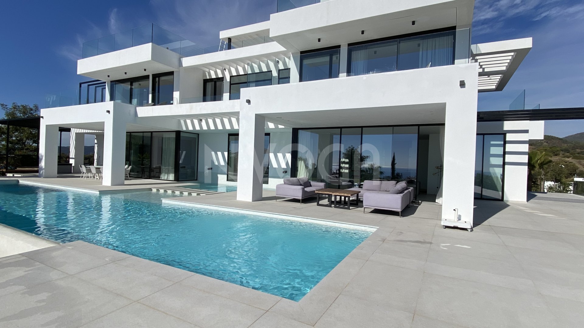 Ipmoresionante villa Moderna entre Marbella y Estepona