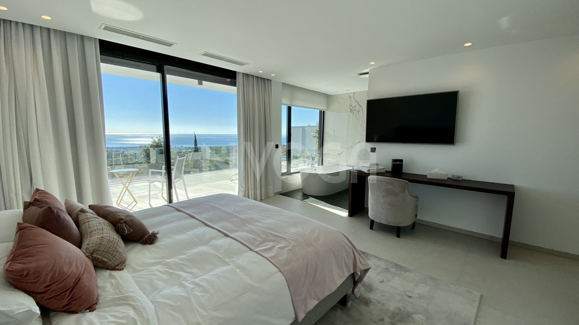 Ipmoresionante villa Moderna entre Marbella y Estepona