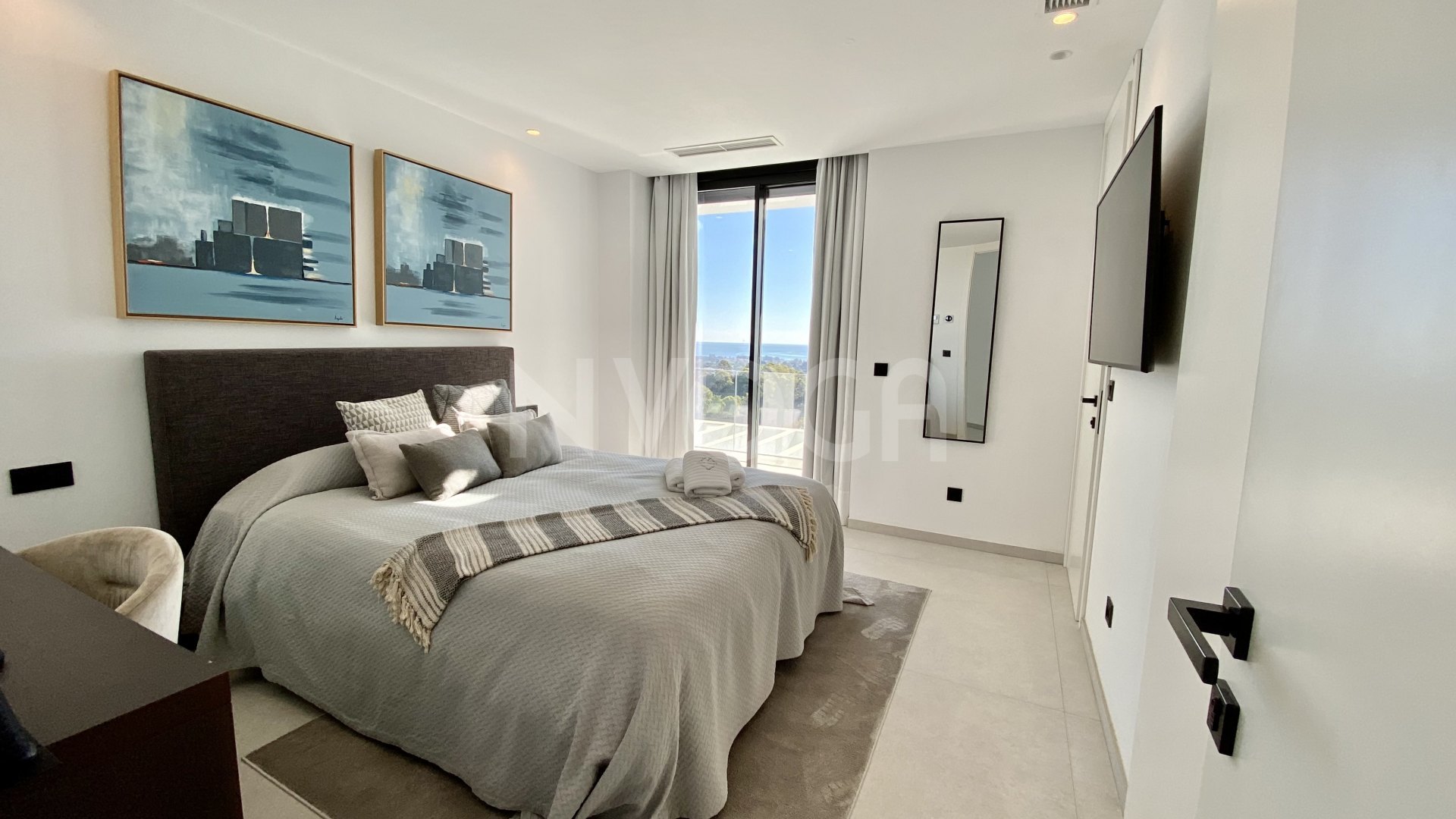 Ipmoresionante villa Moderna entre Marbella y Estepona