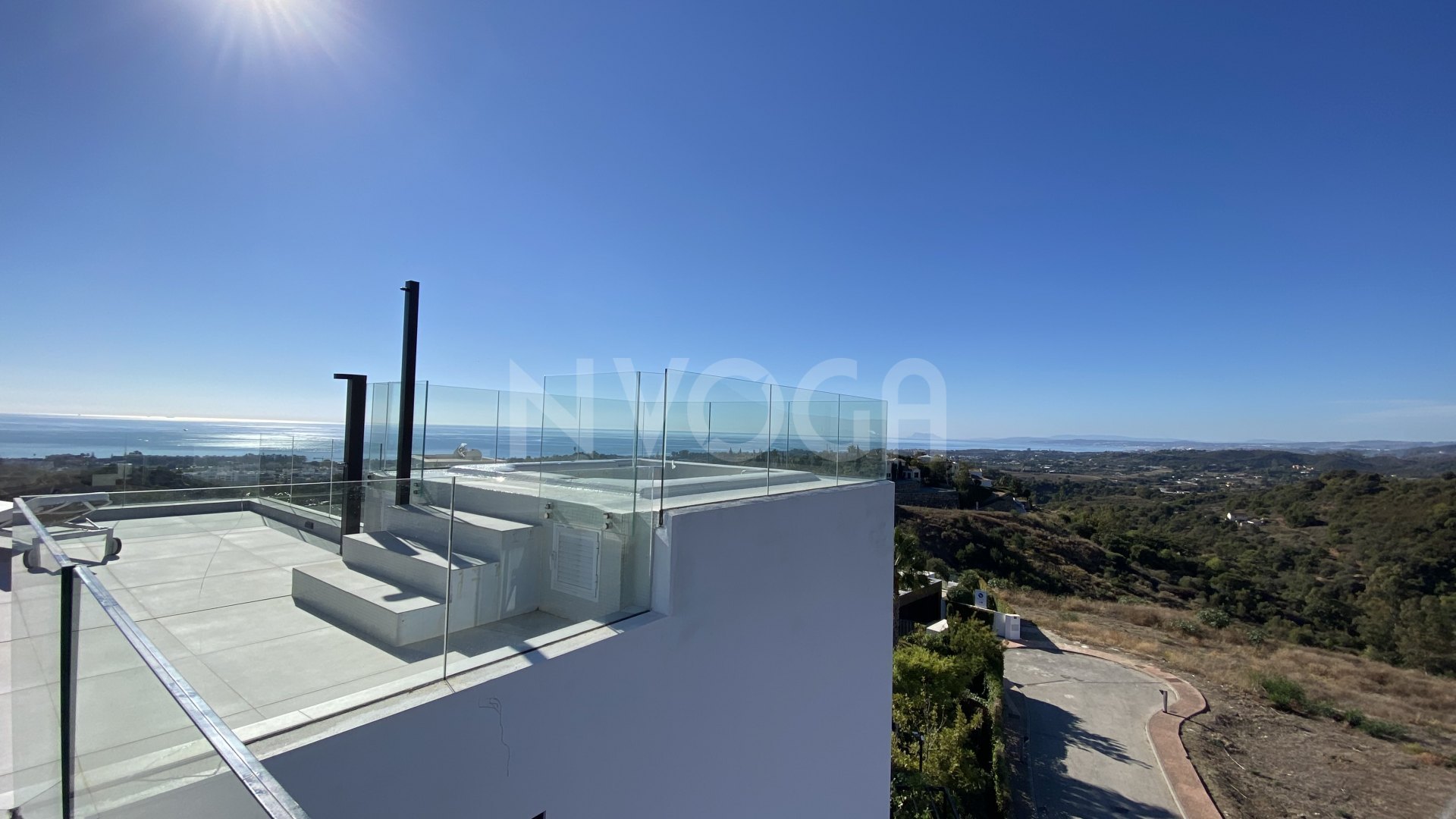 Ipmoresionante villa Moderna entre Marbella y Estepona