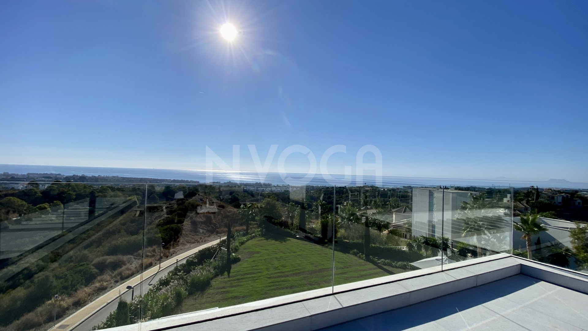 Ipmoresionante villa Moderna entre Marbella y Estepona