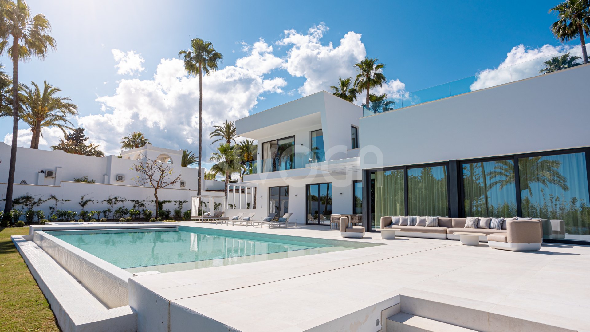 Brand new stunning contemporary villa in El Paraiso, New Golden Mile.