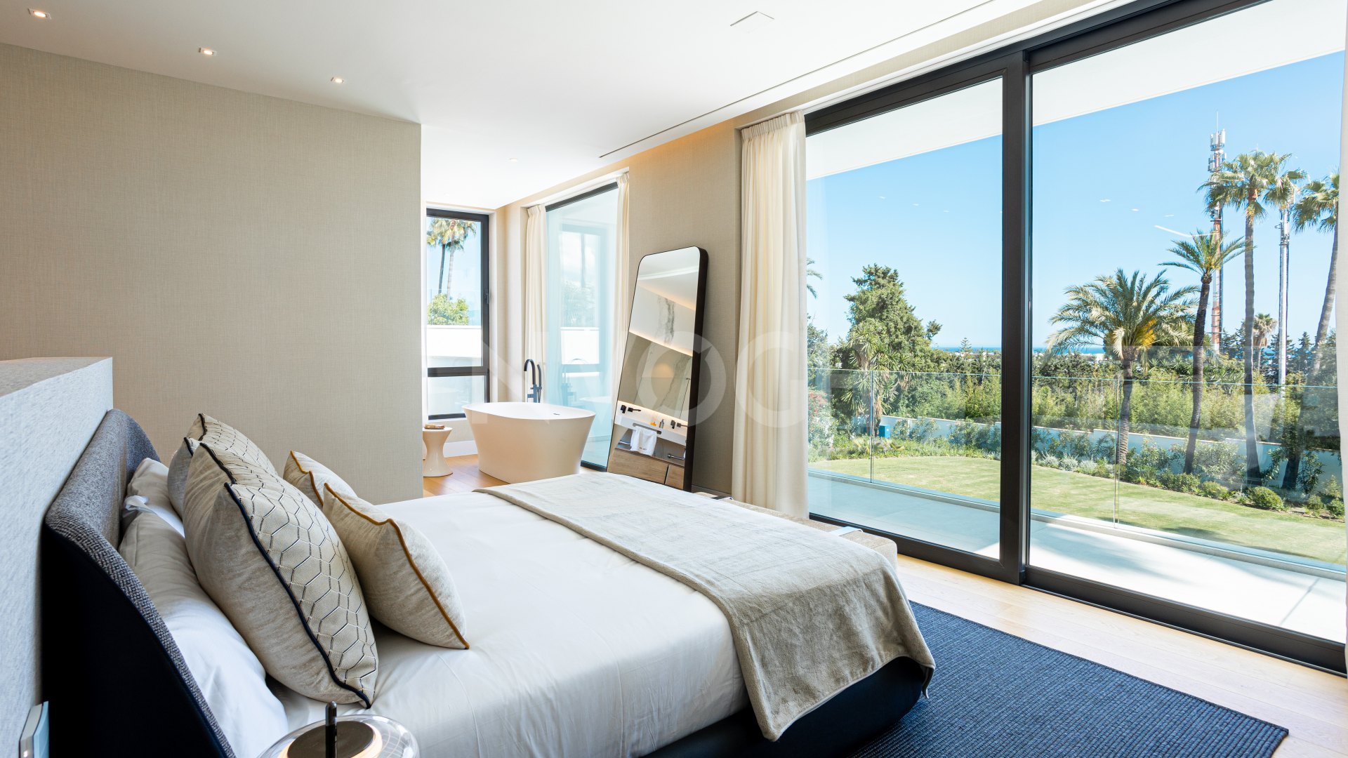 Brand new stunning contemporary villa in El Paraiso, New Golden Mile.