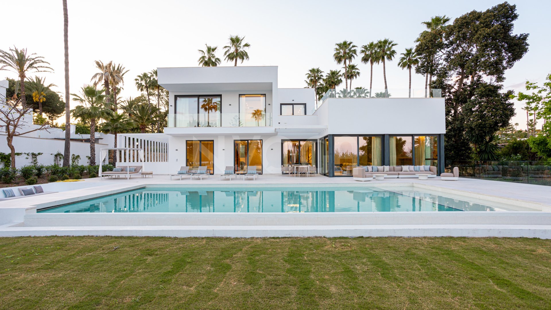 Brand new stunning contemporary villa in El Paraiso, New Golden Mile.