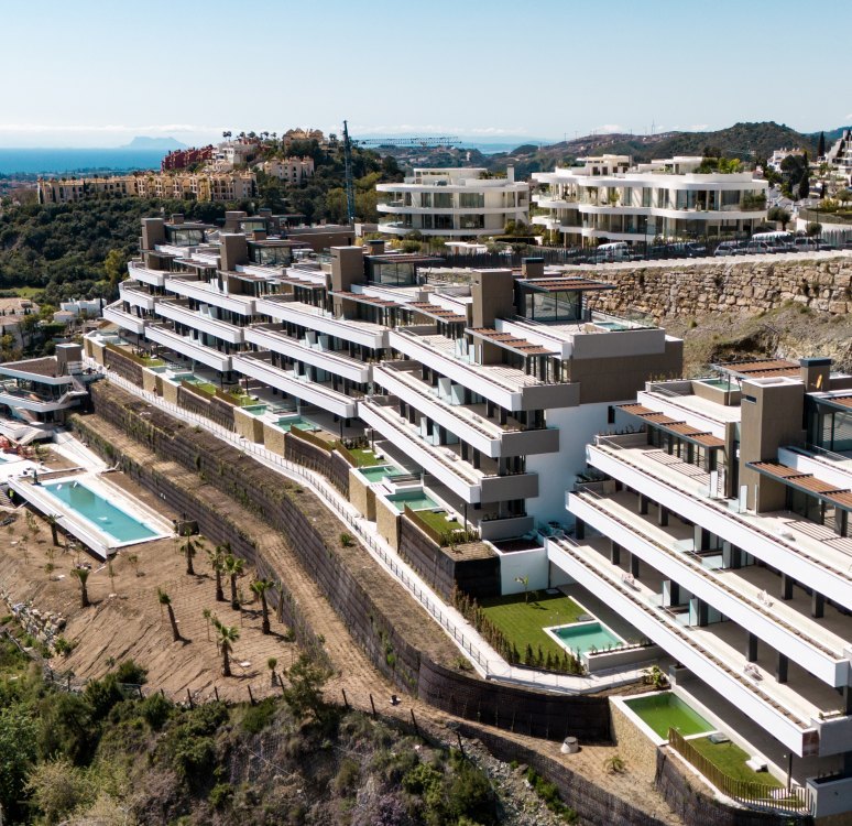 Fantastic complex of 3 and 4 bedroom apartments with panoramic sea views over the Golf Valley