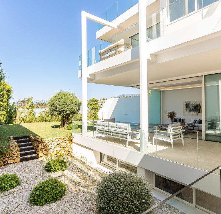 NARA MARBELLA: Exclusive development of 8 luxury villas in Valdeolletas, Marbella, with private pool and sea views