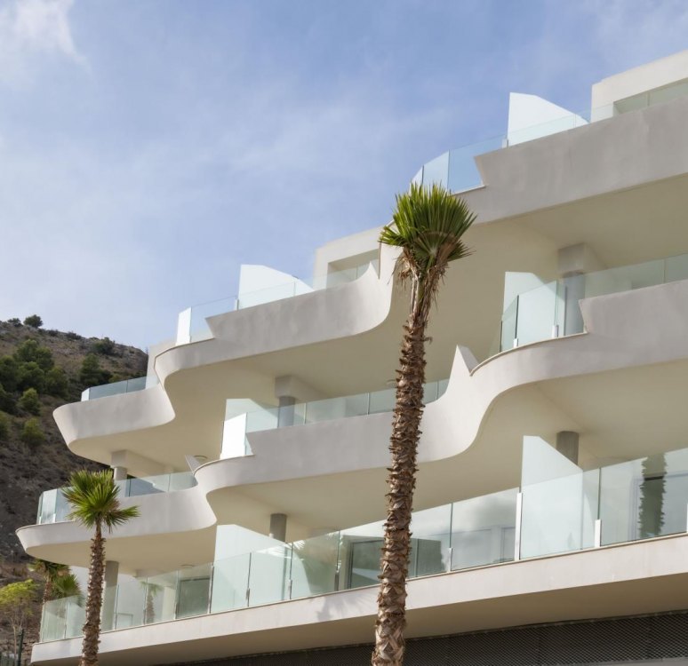 Áticos y apartamentos de 2 y 3 dormitorios con vistas panorámicas al mar en Benalmádena