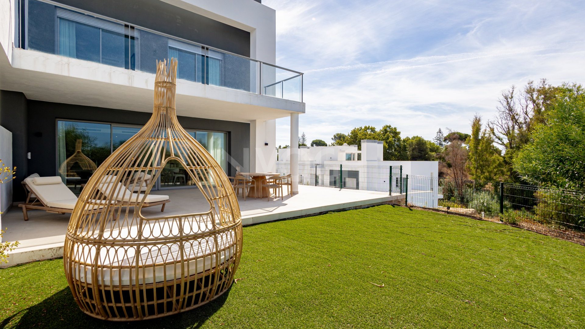 Modern house, new development, with panoramic views to the sea and mountains in Guadalmina Alta Marbella