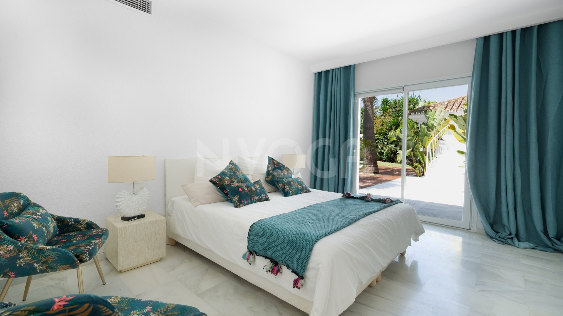 Impresionante villa junto a la playa in Marbesa, Marbella Este