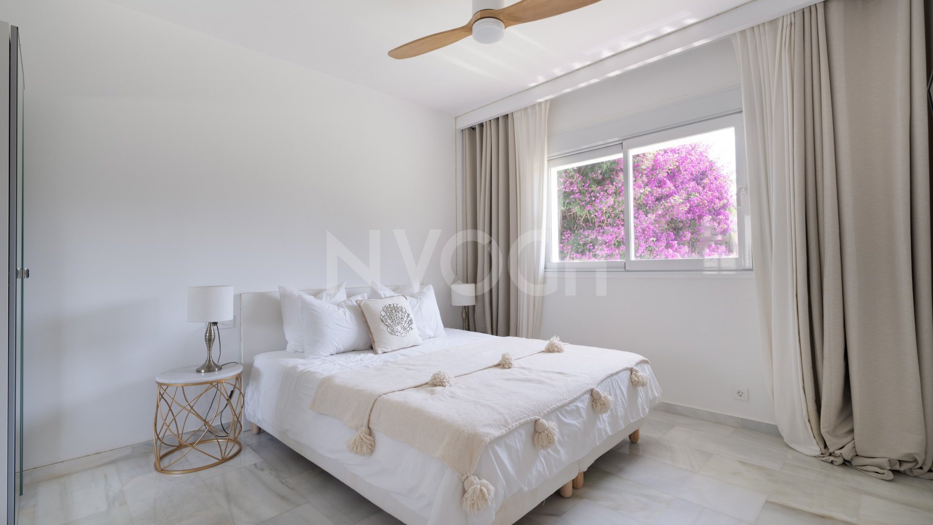 Impresionante villa junto a la playa in Marbesa, Marbella Este