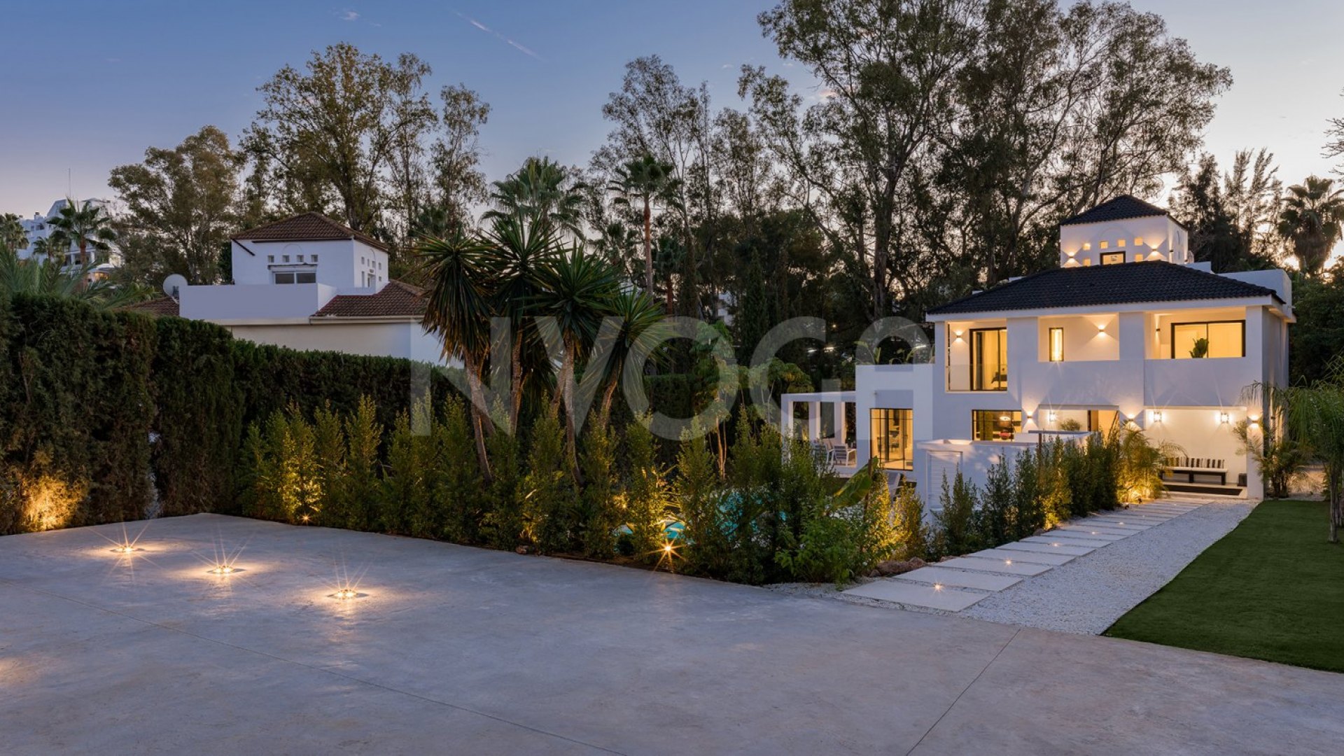 Fantastic villa with mountain views in Las Brisas, Nueva Andalucía